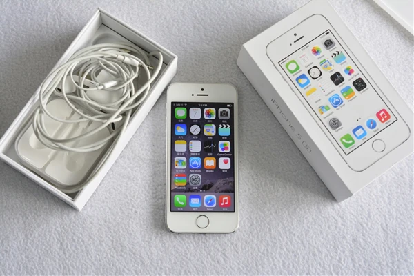 IPHONE BOX.png IPHONE BOX.png