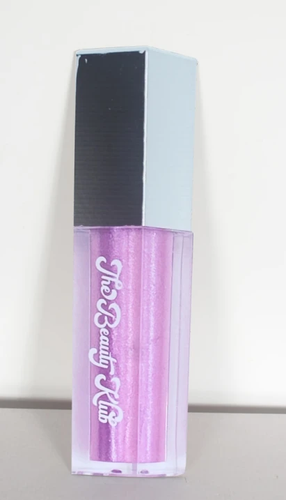 Custom Lipstick Cutout Display Standee For Cosmetics Advertising